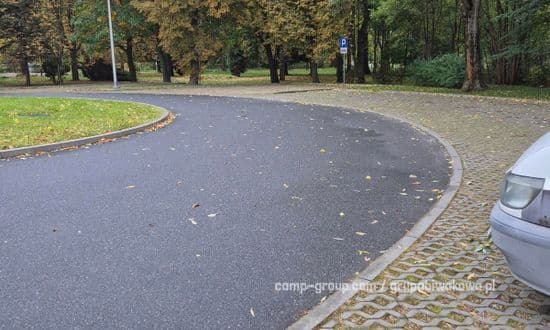 Bezpłatny parking Szczytna