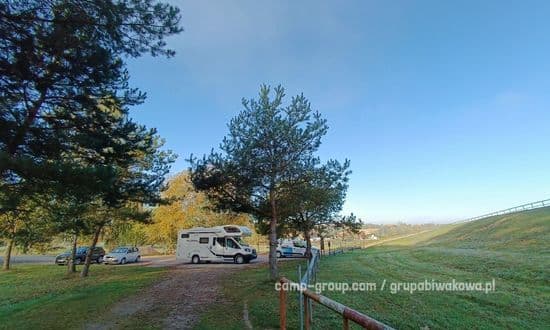 Parking orzy zbiorniku wodnym Szymanowice