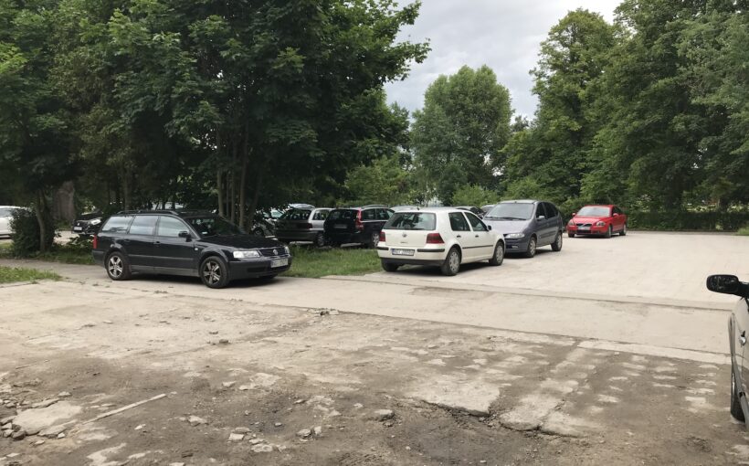 "Dziki" parking w Giżycku