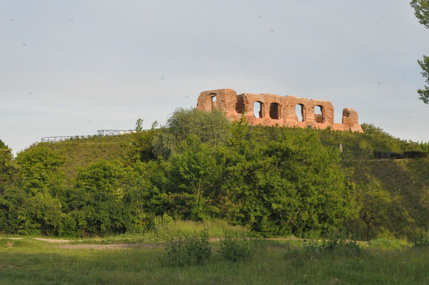 Ruiny zamku książąt mazowieckich w Sochaczewie - Grupa Biwakowa